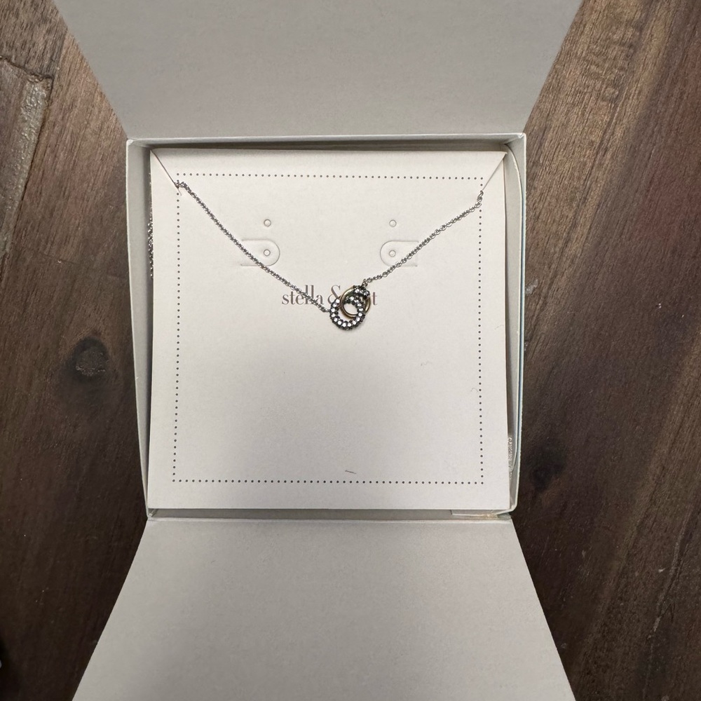 Stella & Dot Delicate Interlock Necklace